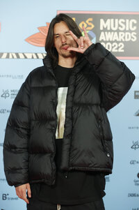 Yungblud en la alfombra roja de Los40 Music Awards, este viernes en el Wizink Center en Madrid.