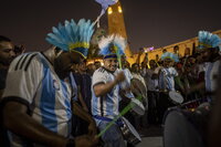 Aficionados de diferentes naciones empiezan a inundar las calles del país del Medio Oriente