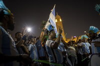 Aficionados de diferentes naciones empiezan a inundar las calles del país del Medio Oriente