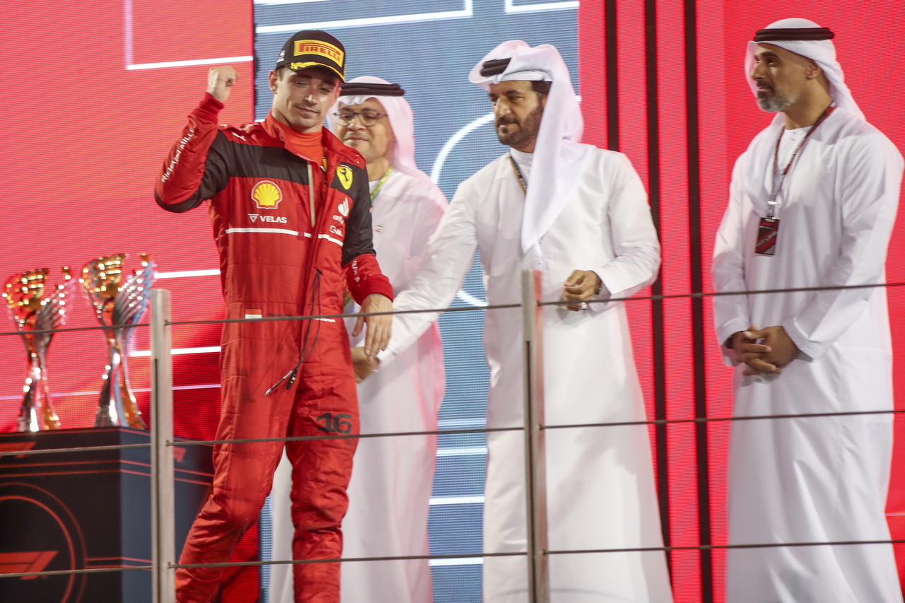 Max Verstappen gana el Gran Premio de Abu Dabi Checo Pérez termina en