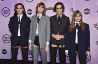 Alfombra roja de los American Music Awards 2022 se llena de 'looks' monocromáticos