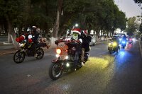 Motociclistas recorren las tres ciudades en primera rodada navideña