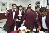Pirmeritos de Colombia parten las Rosca de Reyes en El Siglo de Torreón