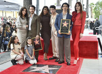 Los Jonas Brothers reciben su estrella de Hollywood