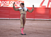 Lucen jóvenes espadas en la Plaza de Toros Alberto Balderas en Ciudad Lerdo