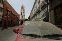 En Puebla, se recolectan diariamente en calles y avenidas hasta 15 toneladas de ceniza volcánica.