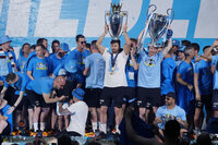 Manchester City celebra junto a sus fans el título de Champions League