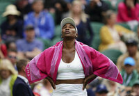 Venus Williams sufre caída en su debut