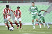 Cae Santos Laguna en amistoso ante el Real Sporting de Gijón; salen lesionados Brunetta y Correa