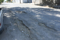 En el olvido.

Urge pavimentación en calzada Hacienda del Torreón y calle Del Vestido, de la citada colonia.