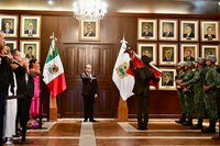 El gobernador Miguel Ángel Riquelme Solís encabezó la ceremonia para conmemorar el 213 aniversario del inicio de la Independencia de México, la que fue la sexta y última de su Administración al frente del estado de Coahuila.