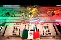 El gobernador Miguel Ángel Riquelme Solís encabezó la ceremonia para conmemorar el 213 aniversario del inicio de la Independencia de México, la que fue la sexta y última de su Administración al frente del estado de Coahuila.