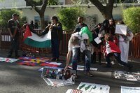 EUM20231012SOC24.JPG
CIUDAD DE MÉXICO, Protest/Protesta-Palestina.- Organizaciones civiles en defensa de los derechos humanos, se manifiestan a las afueras de la Embajada de Israel en México, el jueves 12 de octubre 2023, para mostrar su rechazo a los bombardeos que realizó el ejército de Israel contra los territorios palestinos de la Franja de Gaza. Foto: Agencia EL UNIVERSAL/Carlos Mejía/MBAR