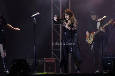 Laguneros disfrutan del show de Pandora y Flans en Velaria