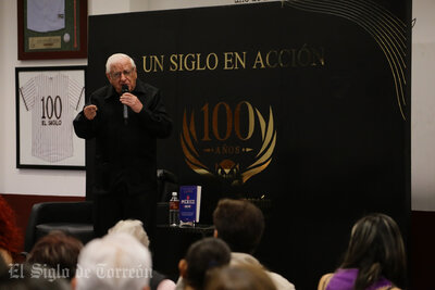 Armando Fuentes Aguirre presentó 'México en mí' en El Siglo, libro donde plasma su amor al país