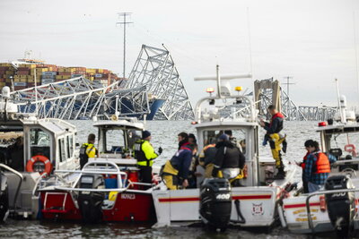 Carguero derrumba puente en Baltimore