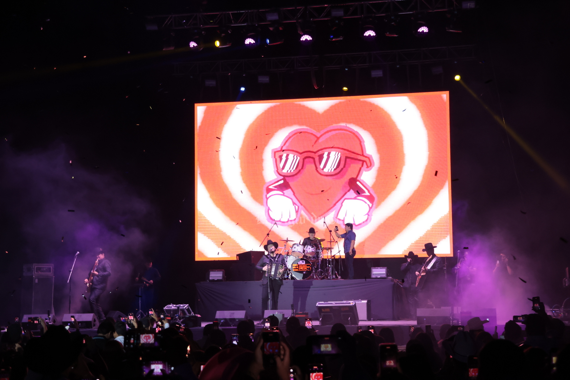 Viven facetas del amor en concierto de Edición Especial