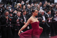 Cannes en imágenes: mejores 'looks' de las famosas en el arranque del festival de cine
