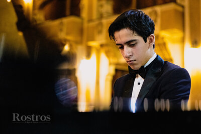 Raúl Salazar, juventud al piano