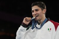 Uzbekistan's Asadkhuja Muydinkhujaev celebrates after defeating Mexico's Marco Verde in their men's 71 kg final boxing match at the 2024 Summer Olympics, Friday, Aug. 9, 2024, in Paris, France. (AP Photo/John Locher)