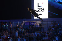 Tom Cruise cierra con acrobacia en los Juegos Olímpicos de París 2024