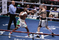 En combate sucio, Floyd Mayweather vence a John Gotti III