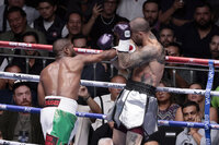 En combate sucio, Floyd Mayweather vence a John Gotti III