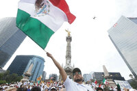 Miles de estudiantes de Derecho protestan en CDMX contra reforma judicial