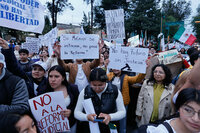 EUM202409POL26.JPG 
CIUDAD DE MÉXICO. Protest/Protesta/PJ.- 3 de septiembre de 2024. Estudiantes de diferentes casas universitarias de México bloquearon vialidades y entradas del Deportivo Magdalena Mixhuca ante la negativa de diputados de atenderlos para escuchar sus opiniones acerca de la reforma judicial. Foto: Agencia EL UNIVERSAL/Francisco Rodríguez/EELG