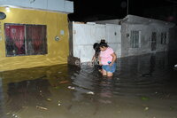 Se desborda laguna de regulación, se inundan colonias Santiago Ramírez y Lázaro Cárdenas