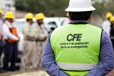 La Comisión Federal de Electricidad (CFE) realiza un nuevo operativo de revisión en domicilios y negocios de las colonias Santa Bárbara, Villa Santorini, Villa Romana, San Marino, Las Isabeles y Frondoso, en Torreón.