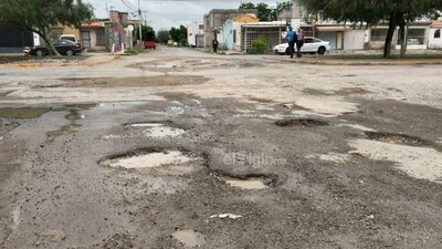 Aumentan baches en calles de Torreón