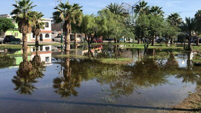 Inundación en plaza de la colonia Prados