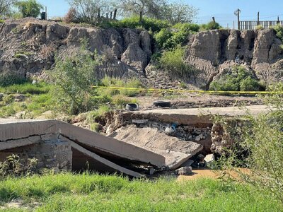 Colapsa puente que conecta Nazareno y Flor de Mayo en Lerdo; no hay heridos