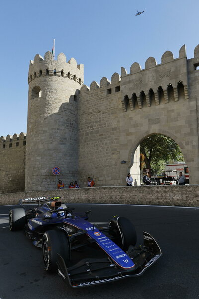 Oscar Piastri gana el Gran Premio de Azerbaiyán; 'Checo' Pérez quedó fuera tras choque con Sainz