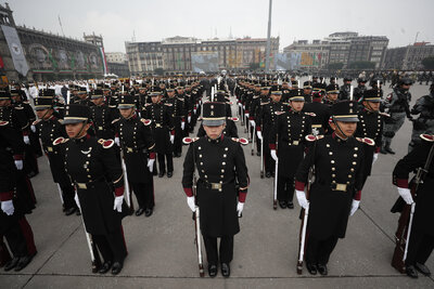 López Obrador encabeza su último Desfile Cívico Militar en CDMX