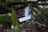 Helene deja al menos 41 muertos y una estela de destrucción por el sureste de Estados Unidos