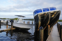 Small boats rests on a pier after they were unmoored during Hurricane Milton, Thursday, Oct. 10, 2024, in Fort Myers, Fla. (AP Photo/Marta Lavandier), Así quedó Florida tras el paso del Huracán Milton