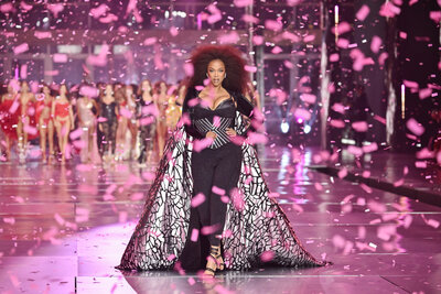 Desfile de Victoria's Secret regresa tras 6 años de ausencia