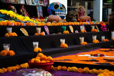 Con altares y festivales, escuelas laguneras celebran el Día de Muertos