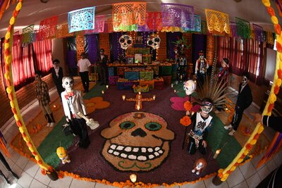 Con altares y festivales, escuelas laguneras celebran el Día de Muertos