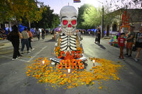 Torreonenses tomaron la calle en Festival Cultural de Día de Muertos