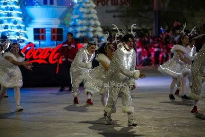 Caravana Coca Cola ilumina la Plaza Mayor de Torreón