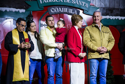 Encendido de la villa navideña en la Plaza Mayor