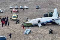 Avión se estrella en Kazajistán y mueren decenas de personas