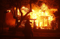 Incendios asolan Los Ángeles, California; dejan muertes y miles de evacuados