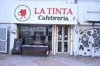 La Tinta Cafebrería, refugio de libros y café