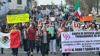 Trabajadores de AHMSA exigen pago de 40 quincenas en marcha y manifestación