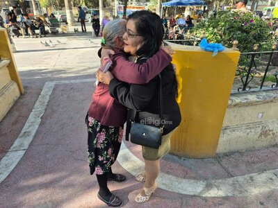 Doña Chalita, la abuelita lagunera que es 'El Torbellino de la Plaza de Armas'