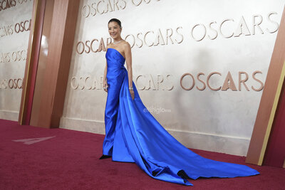 Las celebridades deslumbran en la alfombra roja de los Oscar 2025